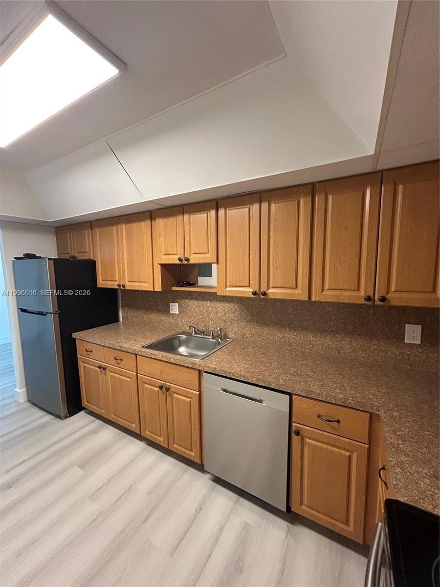 PARLIAMENT HOUSE CONDO - Residential Lease