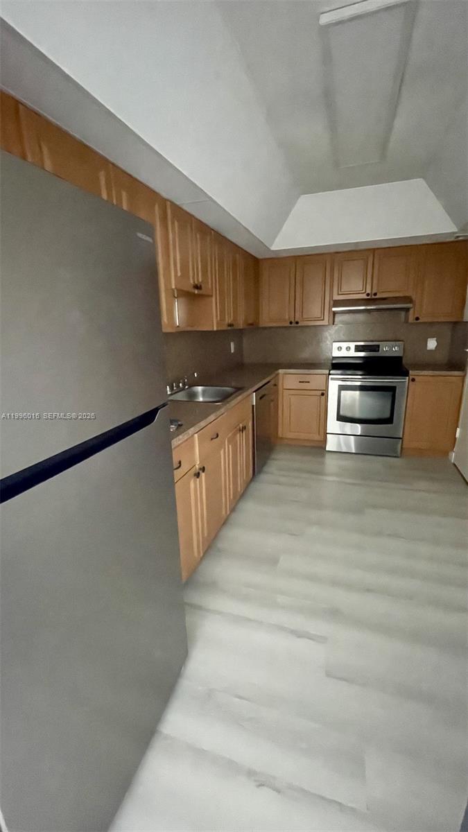 PARLIAMENT HOUSE CONDO - Residential Lease