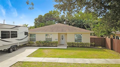 Photo of 6270 Arthur St, Hollywood, FL 33024 (MLS # A11933230)