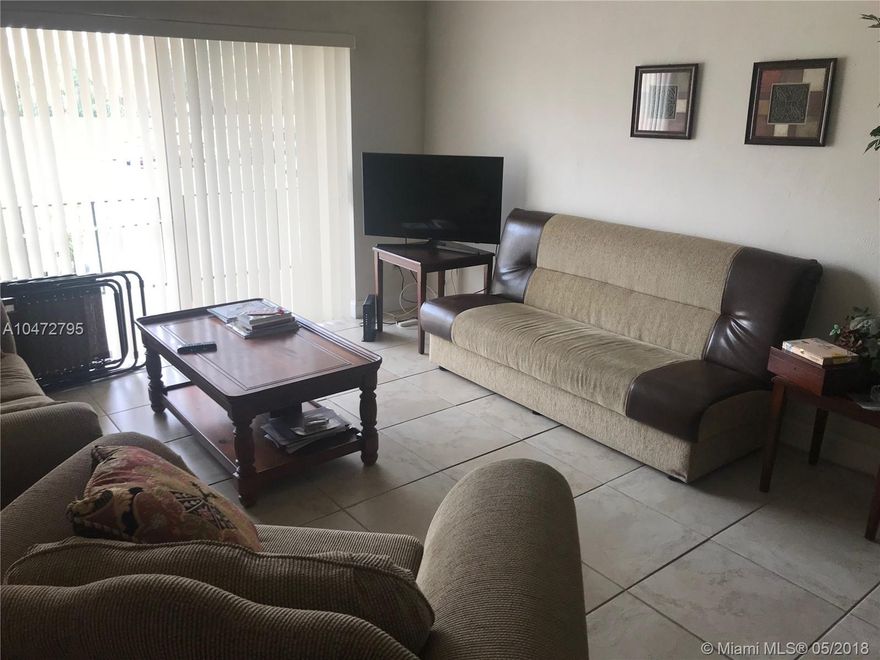 Great for INVESTORS!! Beautiful Spacious 1/1 condo. Located in great area near the falls. This condo is steps
away from dining, malls and great schools. Features gated 24 hour security guard, Clubhouse, Pool, tennis
court. Seller motivated. Excellent tenant, month to month tenant rented at $1,300.