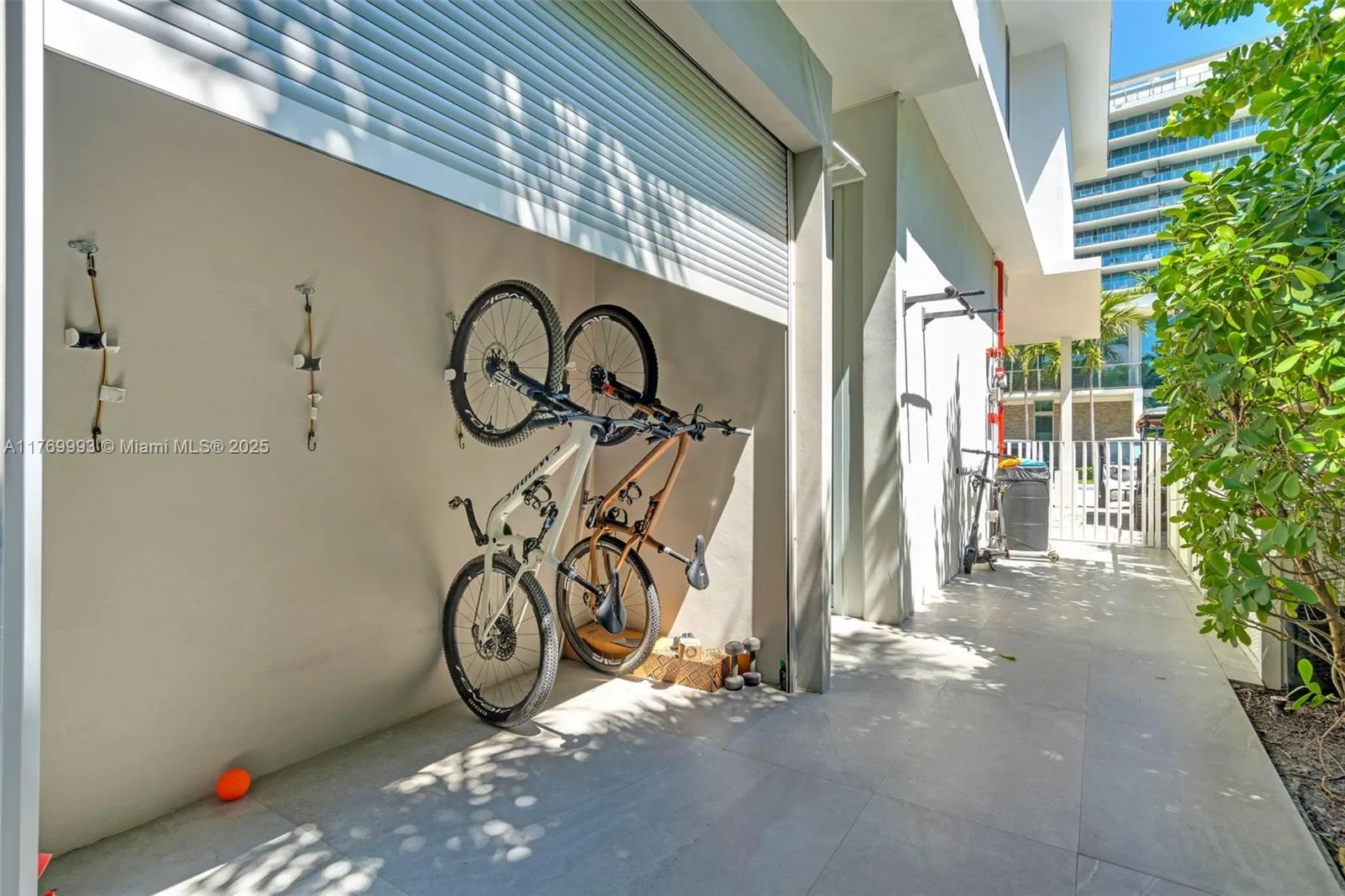 Key Biscayne, Florida 33149, United States, 5 Bedrooms Bedrooms, ,6 BathroomsBathrooms,Residential,Active,95381