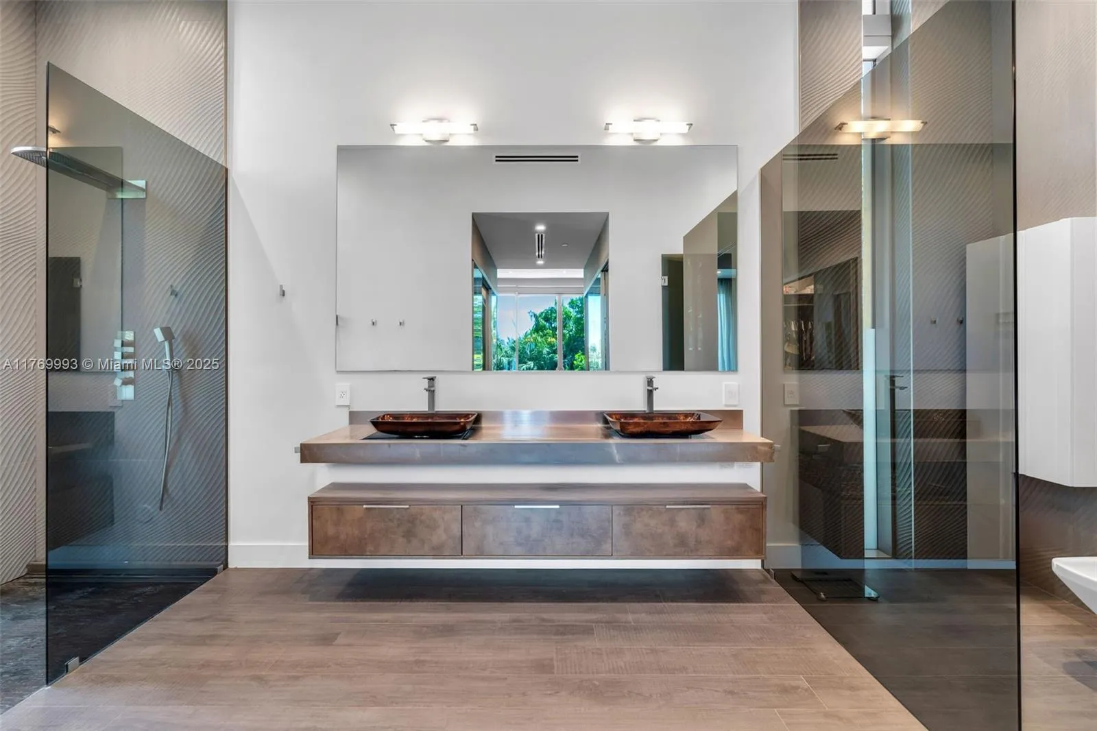 Key Biscayne, Florida 33149, United States, 5 Bedrooms Bedrooms, ,6 BathroomsBathrooms,Residential,Active,95381