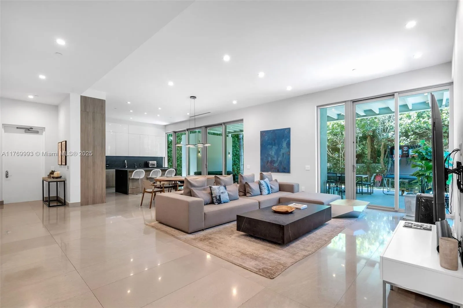 Key Biscayne, Florida 33149, United States, 5 Bedrooms Bedrooms, ,6 BathroomsBathrooms,Residential,Active,95381