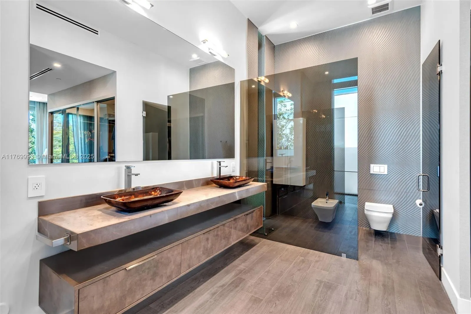 Key Biscayne, Florida 33149, United States, 5 Bedrooms Bedrooms, ,6 BathroomsBathrooms,Residential,Active,95381