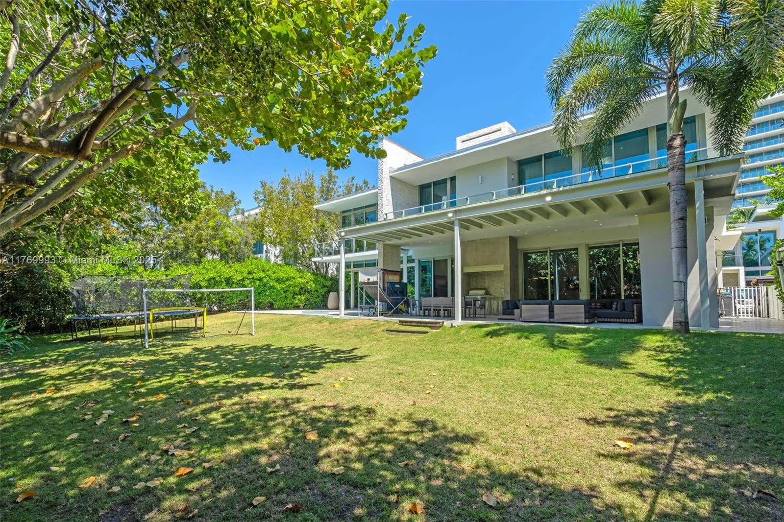 Key Biscayne, Florida 33149, United States, 5 Bedrooms Bedrooms, ,6 BathroomsBathrooms,Residential,Active,95381