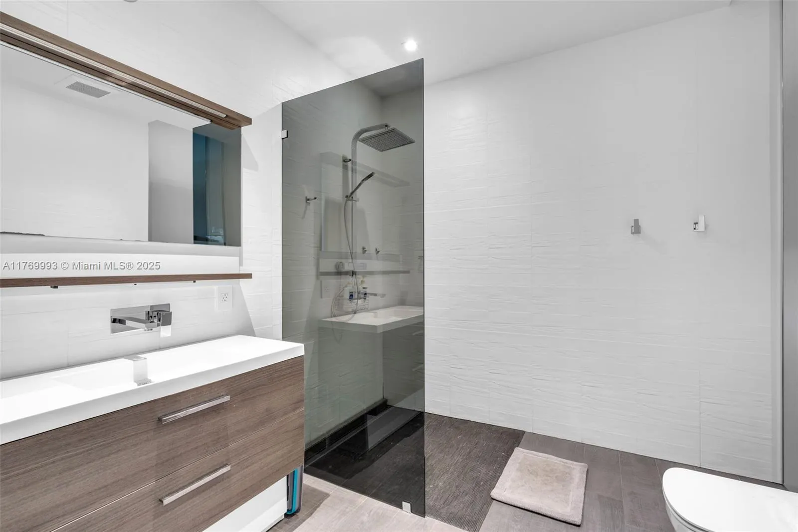 Key Biscayne, Florida 33149, United States, 5 Bedrooms Bedrooms, ,6 BathroomsBathrooms,Residential,Active,95381