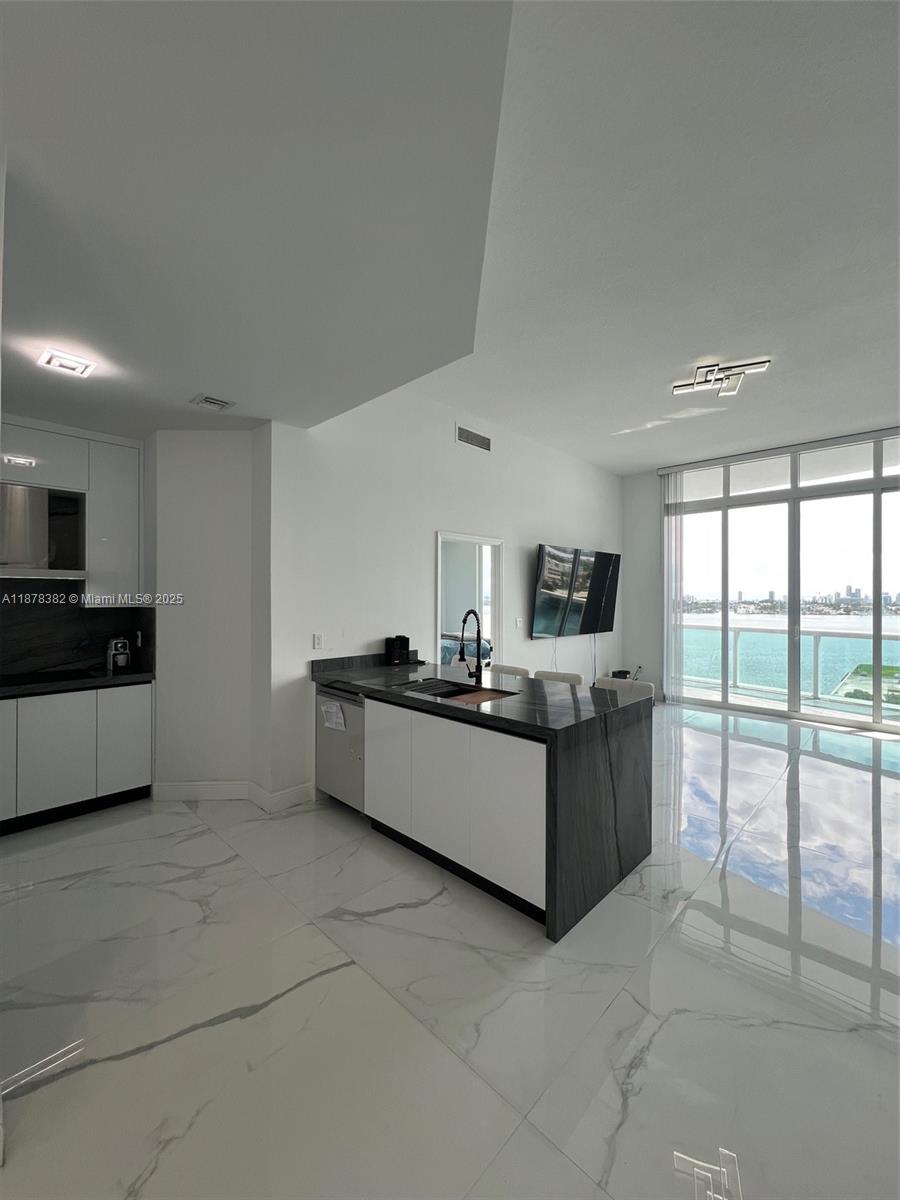 360 CONDO B - Residential