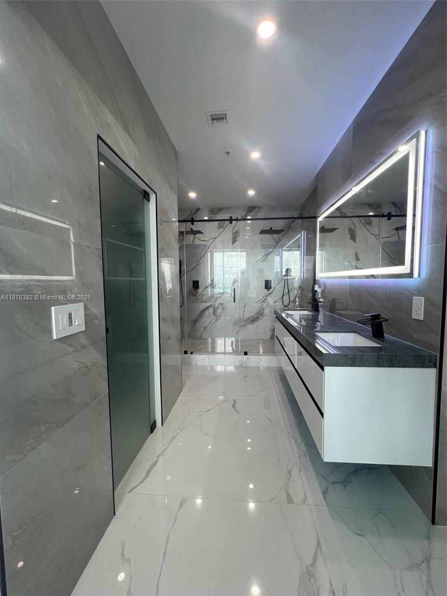 360 CONDO B - Residential