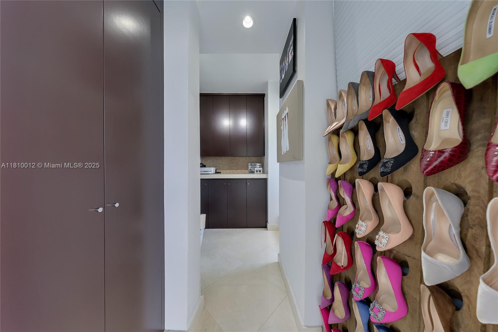 ONE THOUSAND VENETIAN WAY - Residential