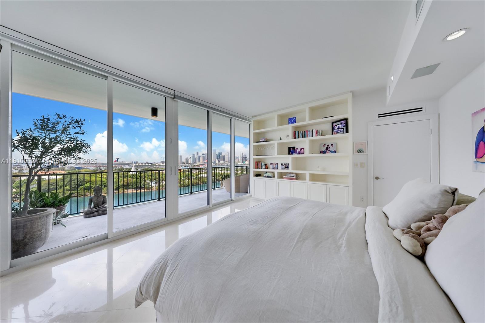 ONE THOUSAND VENETIAN WAY - Residential