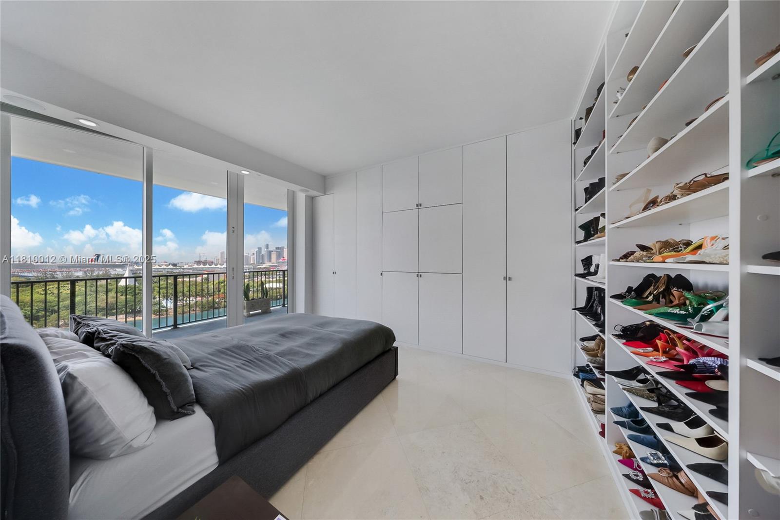 ONE THOUSAND VENETIAN WAY - Residential