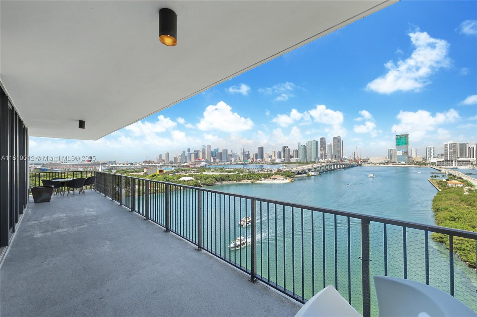 ONE THOUSAND VENETIAN WAY - Residential