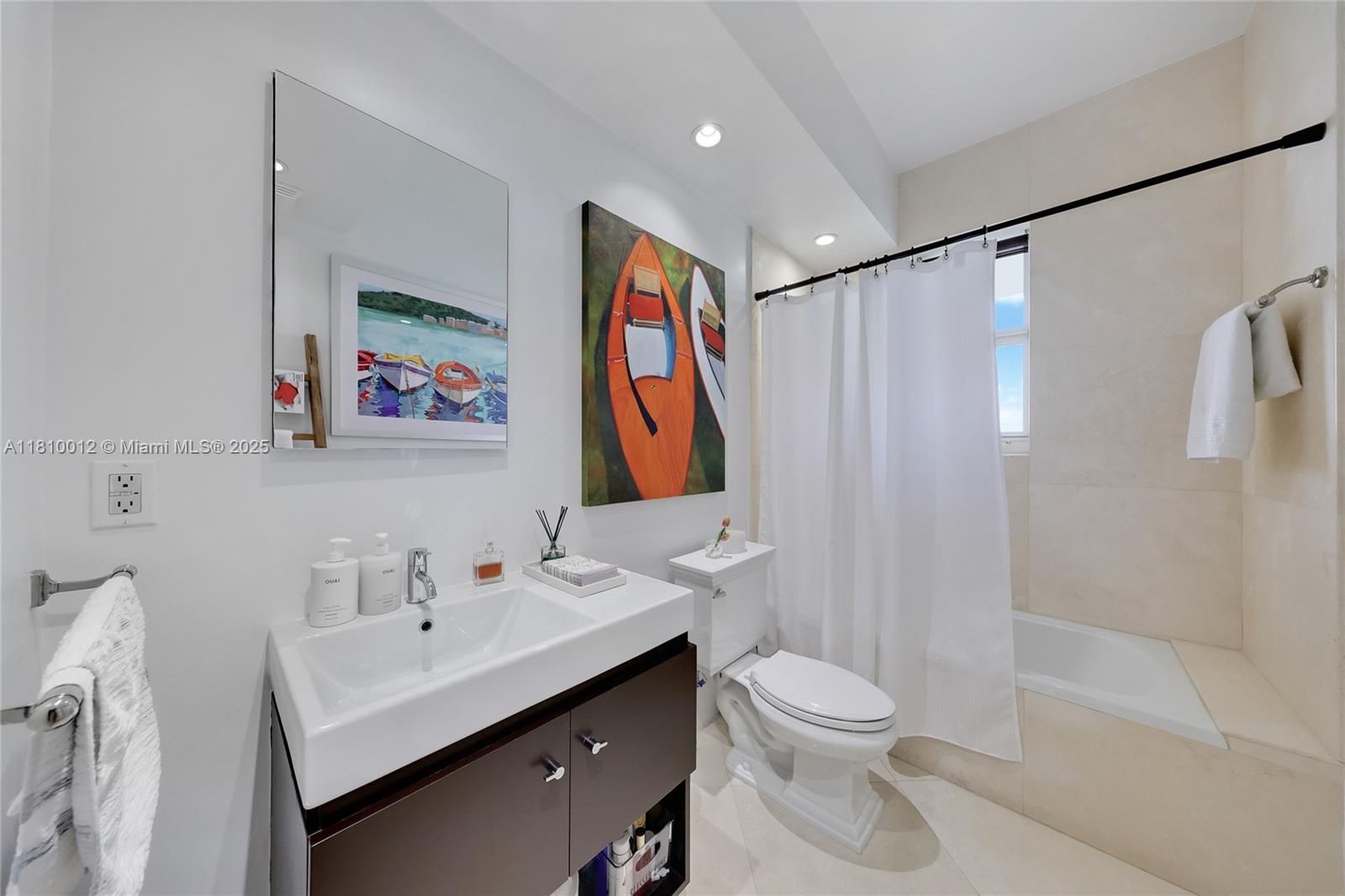 ONE THOUSAND VENETIAN WAY - Residential