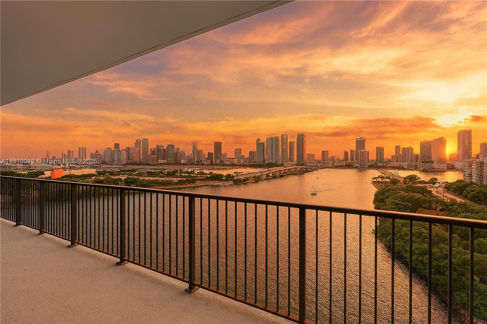 ONE THOUSAND VENETIAN WAY - Residential