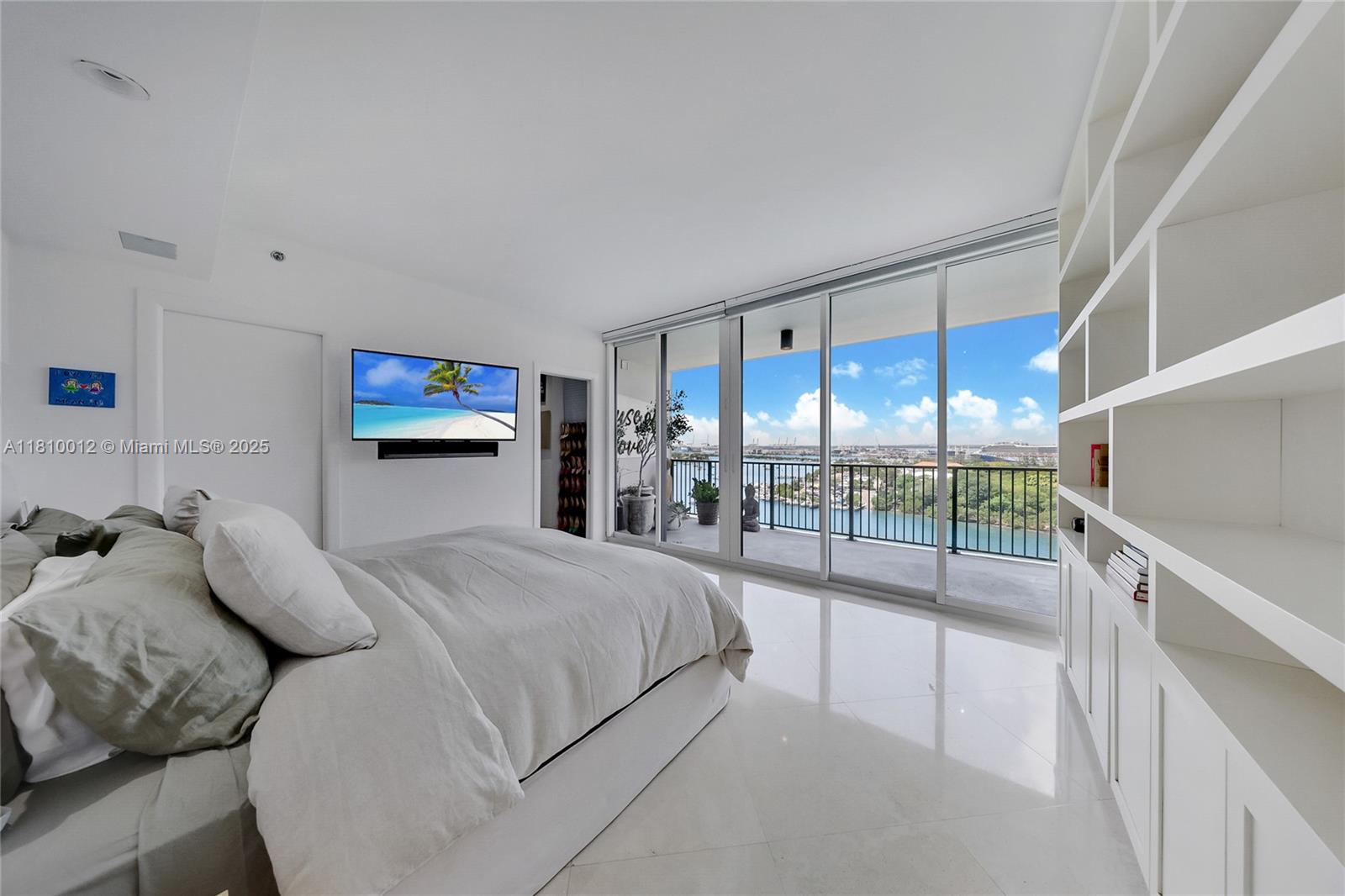 ONE THOUSAND VENETIAN WAY - Residential