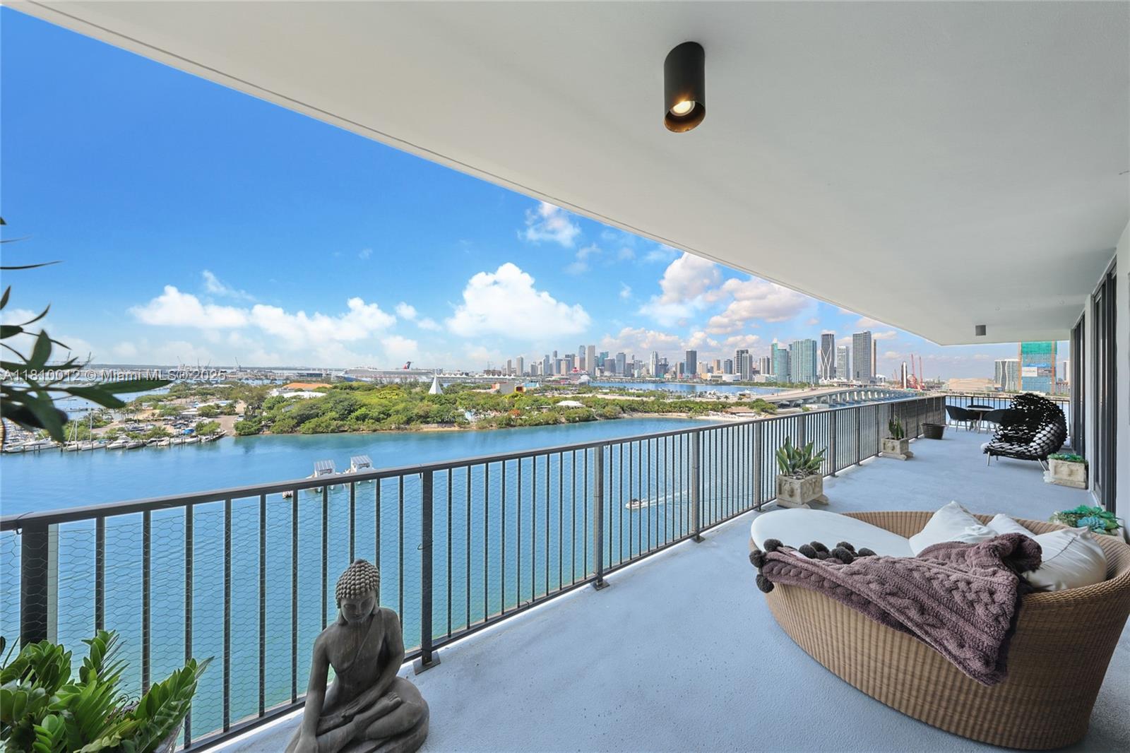 1000 Venetian Way 1304, Miami, Broward County, Florida - 2 Bedrooms  
2 Bathrooms - 