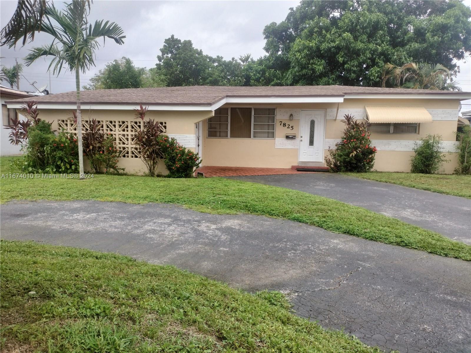 If you are looking for a spacious single-family house with no HOA you have found it! Home includes a family room and rear patio. The property has a large backyard, approximately 57x32. The backyard is great for entertaining and outdoor activities. Also ideal for a pool. Lots of parking is available with the circular parking space. Neighborhood is close to basic amenities, shopping, parks, etc.