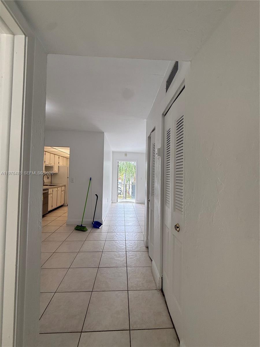 VENETIAN PALMS CONDO - Residential Lease