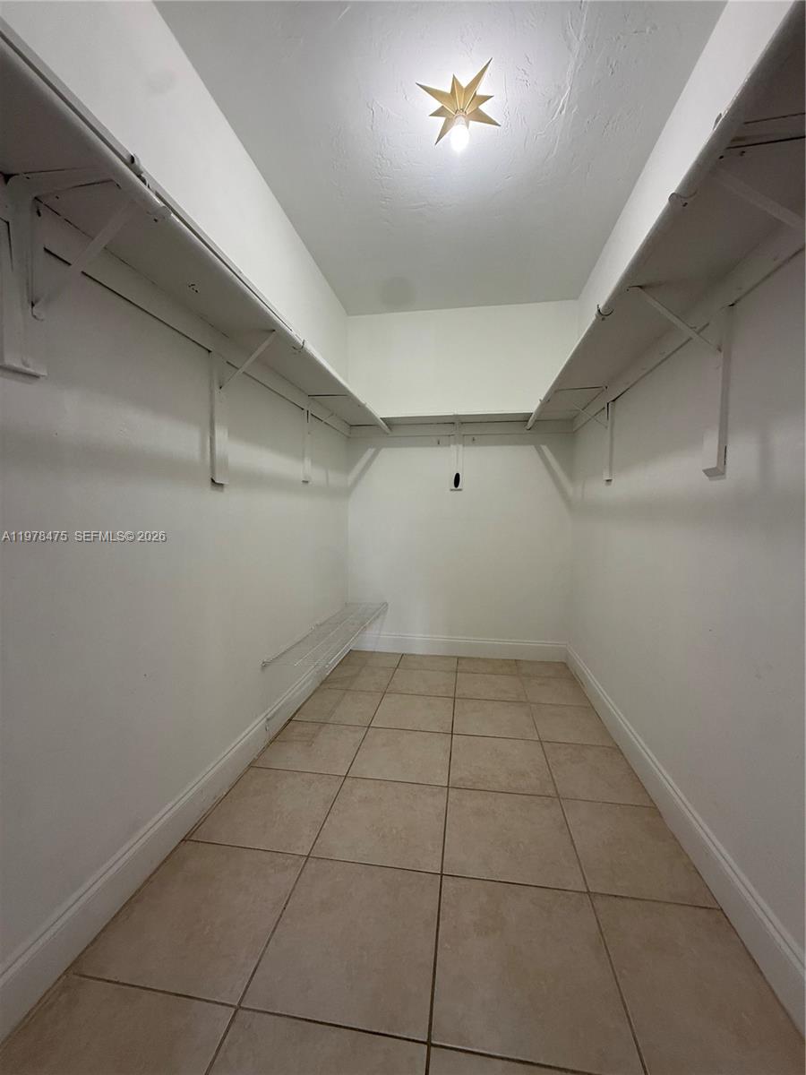 VENETIAN PALMS CONDO - Residential Lease