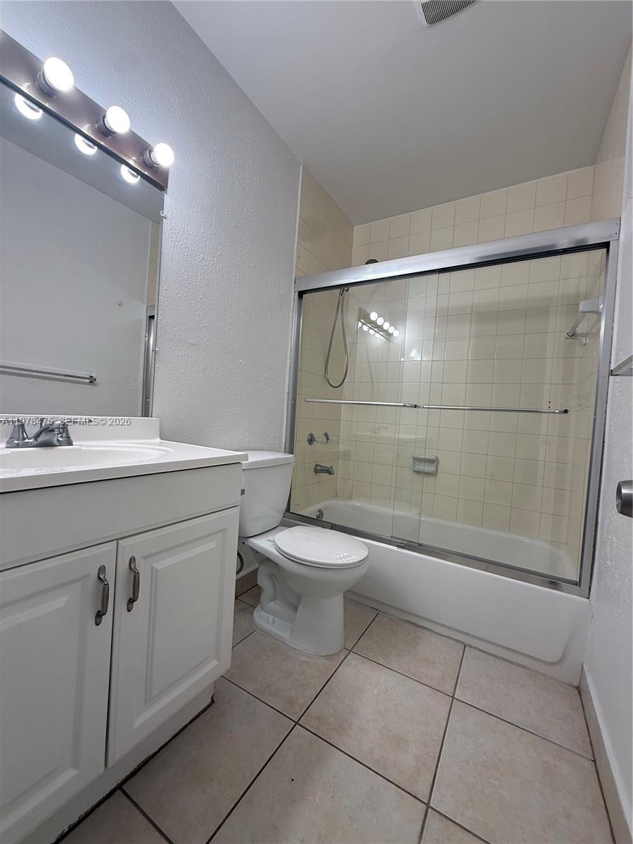 VENETIAN PALMS CONDO - Residential Lease