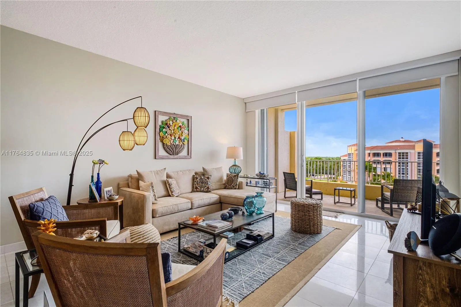 Key Biscayne, Florida 33149, United States, 2 Bedrooms Bedrooms, ,2 BathroomsBathrooms,Residential,Active,89063