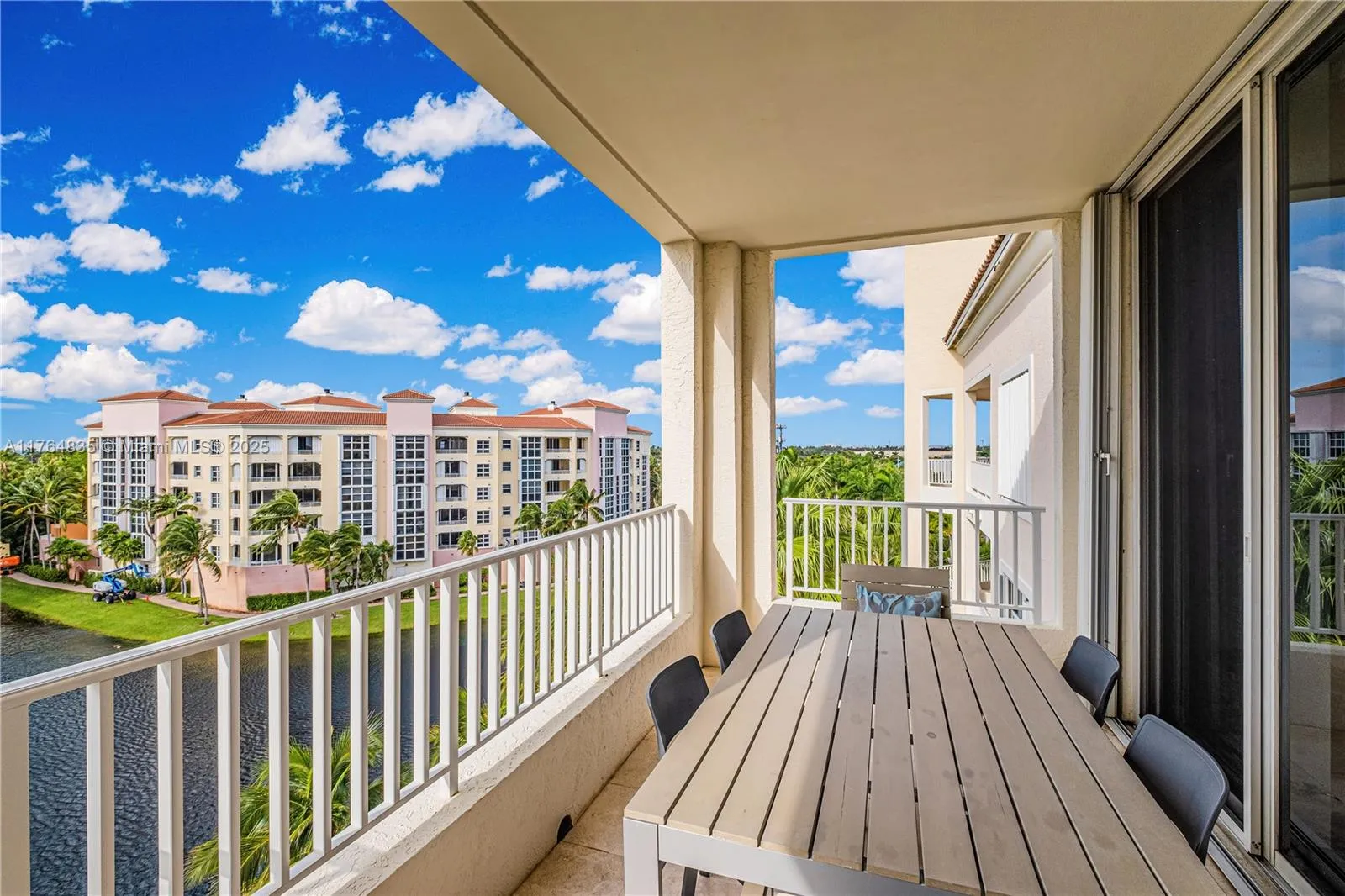Key Biscayne, Florida 33149, United States, 2 Bedrooms Bedrooms, ,2 BathroomsBathrooms,Residential,Active,89063