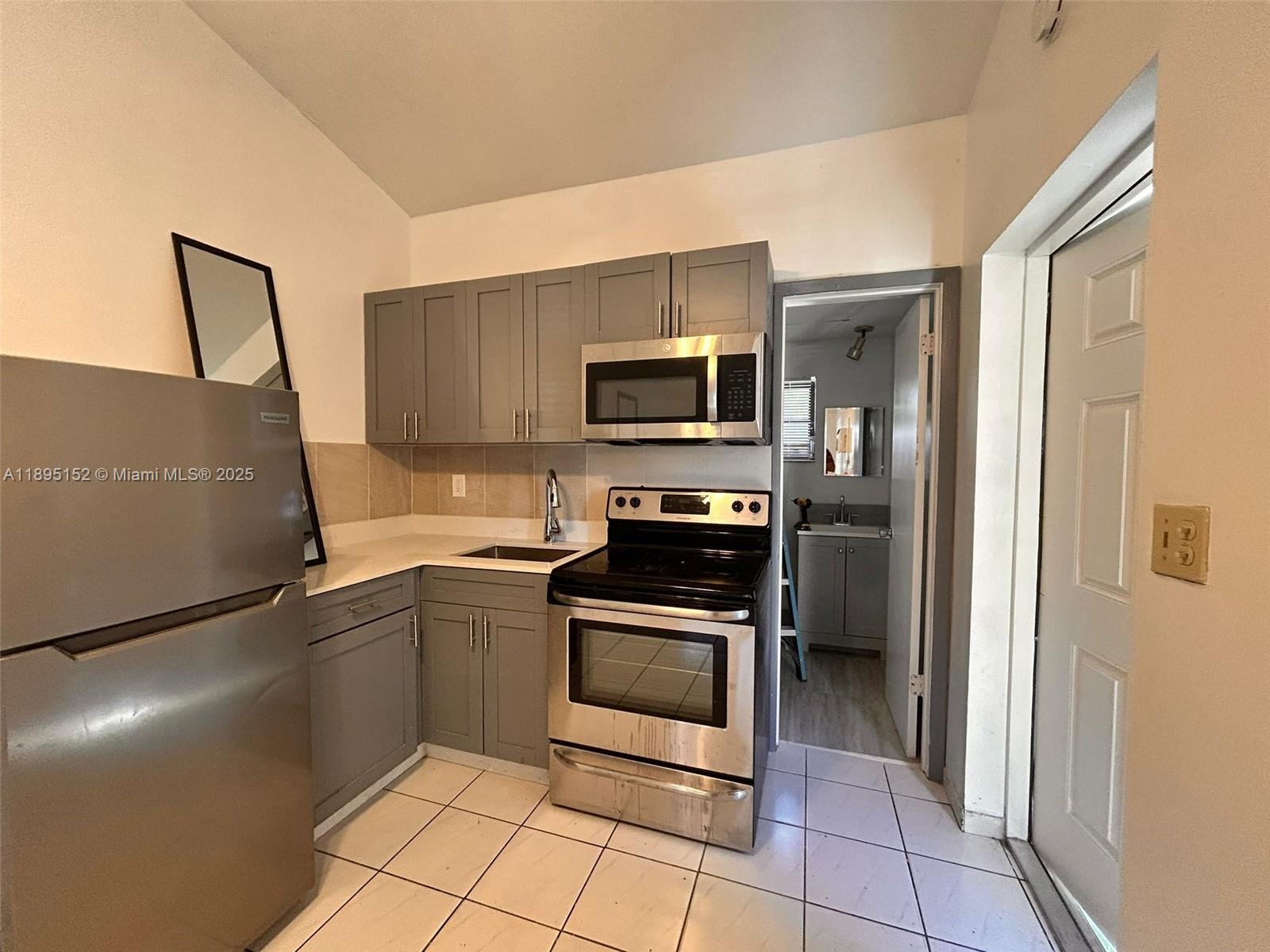 WELLONS PARK - Residential Lease