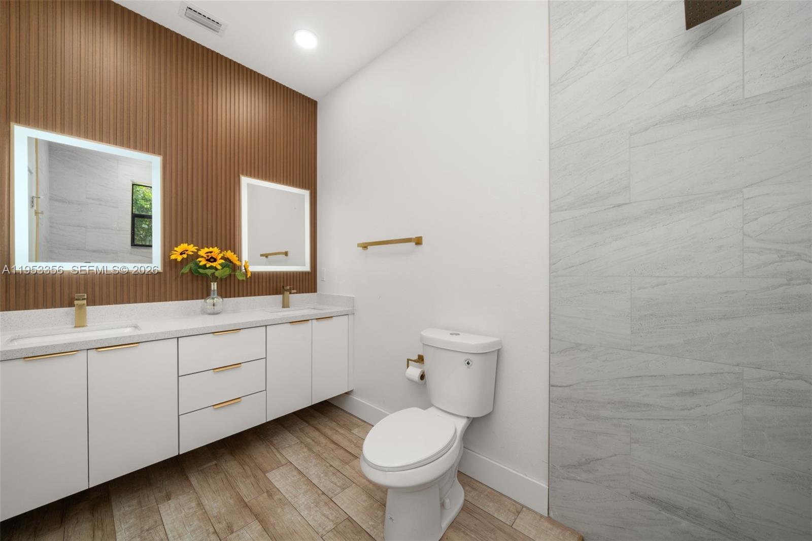 Sun N Lake - Residential