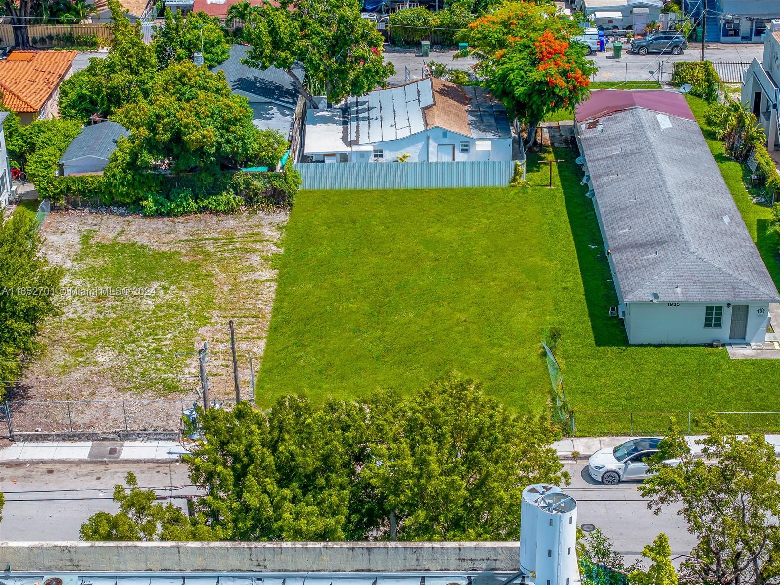 EVANSTON HEIGHTS - Land