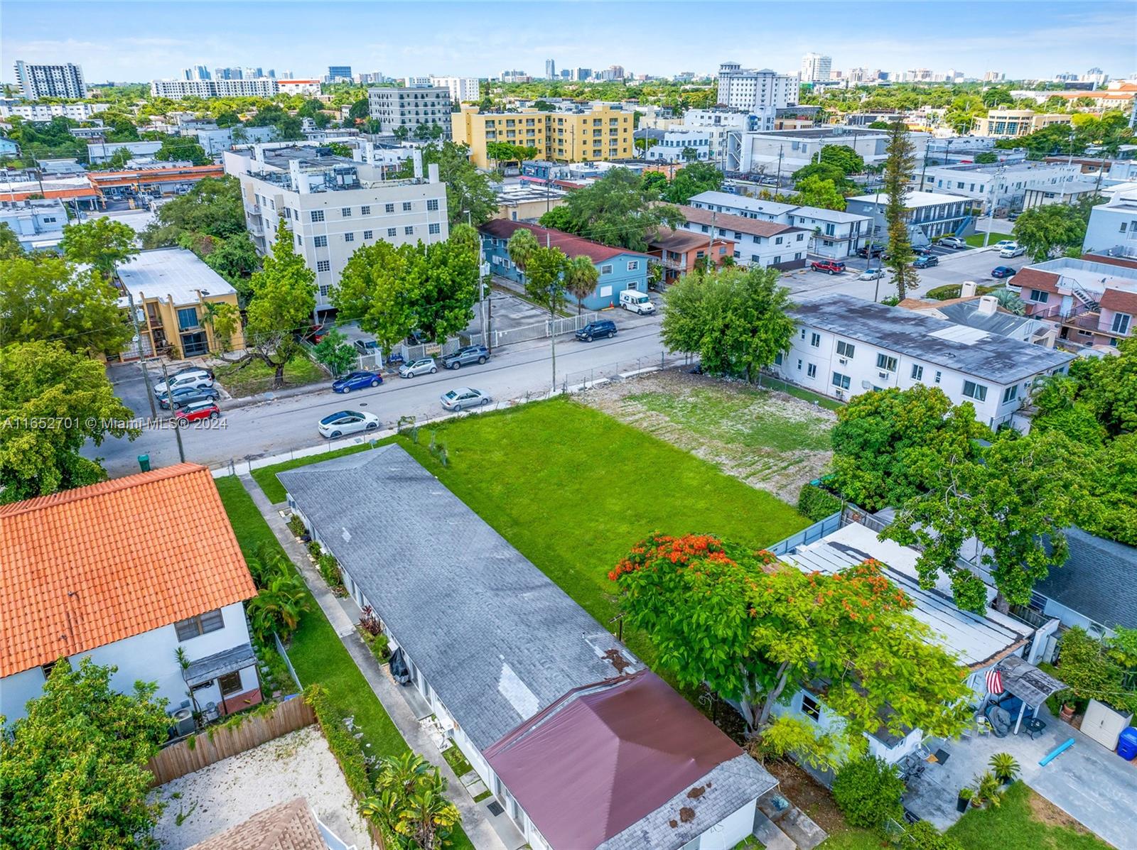 EVANSTON HEIGHTS - Land