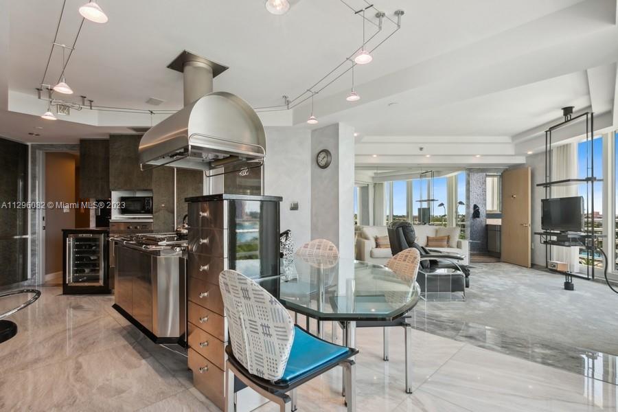 PRESIDENTIAL PLACE CONDO - Residential