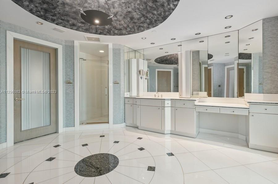 PRESIDENTIAL PLACE CONDO - Residential