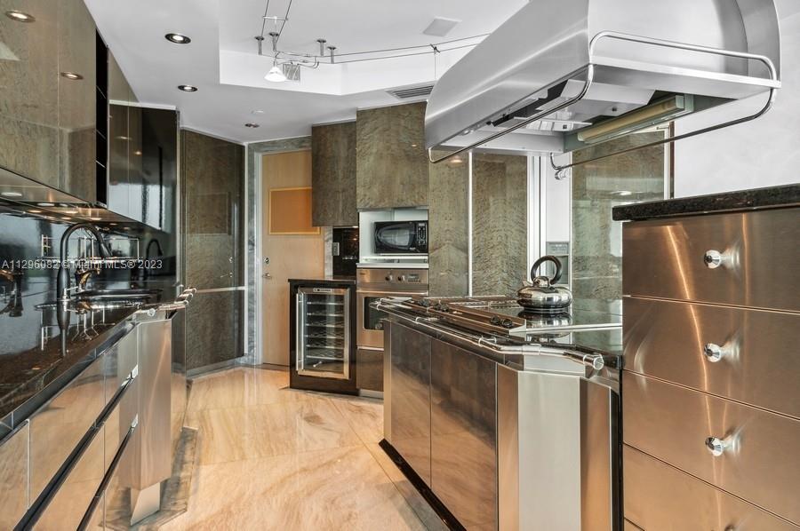 PRESIDENTIAL PLACE CONDO - Residential