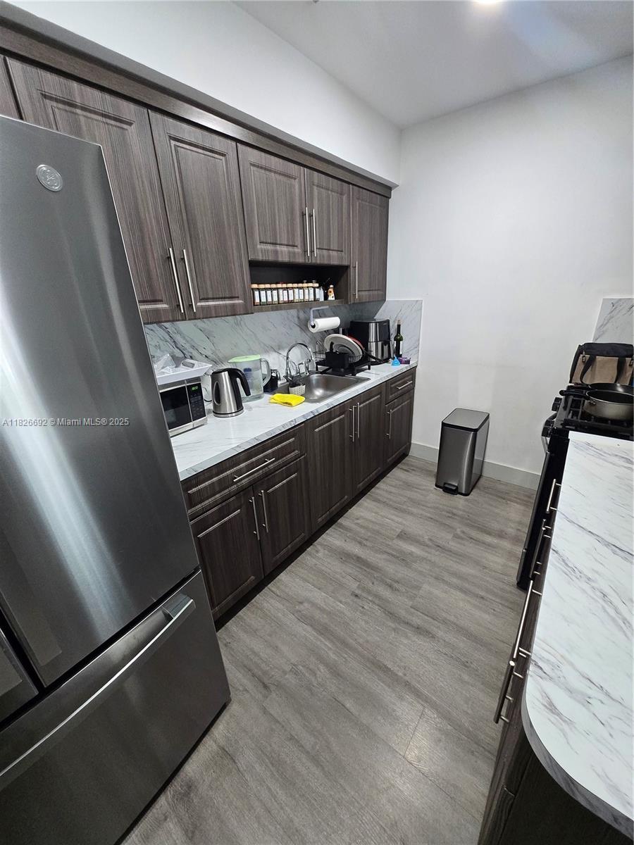 1127 NW 74th St