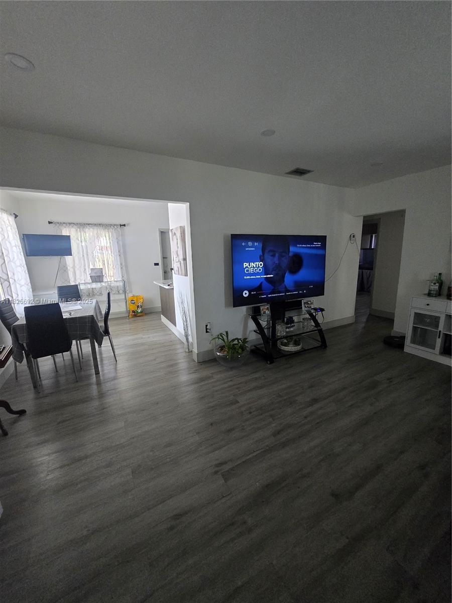 1127 NW 74th St