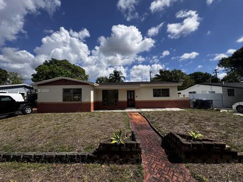 Single Family Residence in Miami Gardens FL 2301 191st St St.jpg