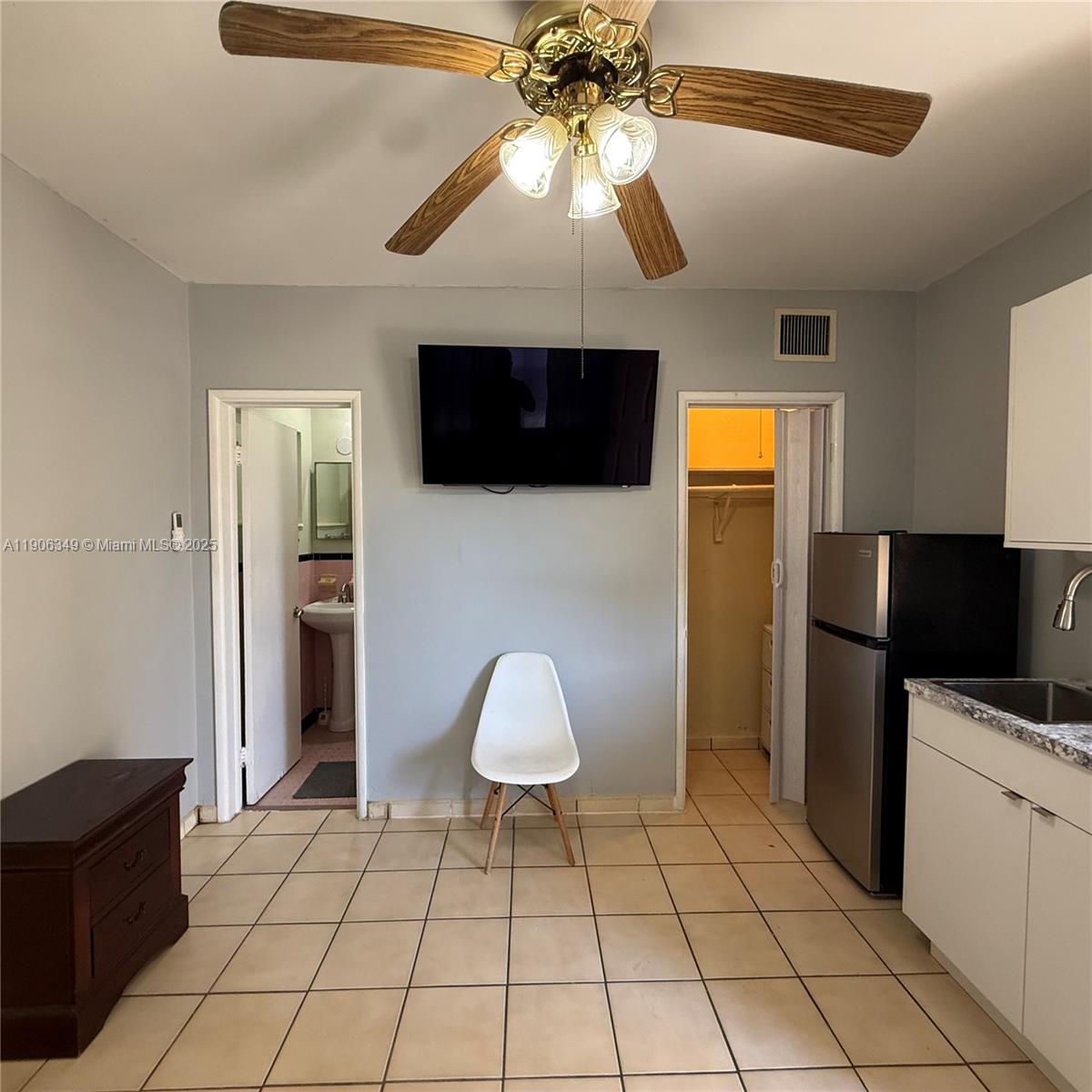 HIALEAH 2ND STUDIO ADDN - Residential Lease