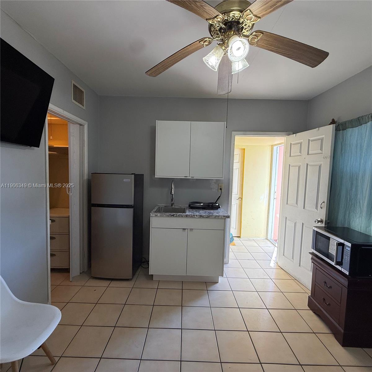 HIALEAH 2ND STUDIO ADDN - Residential Lease