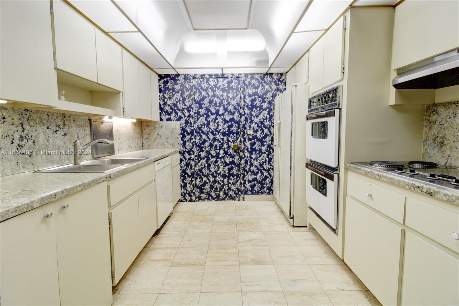 CRICKET CLUB CONDO - Residential Lease
