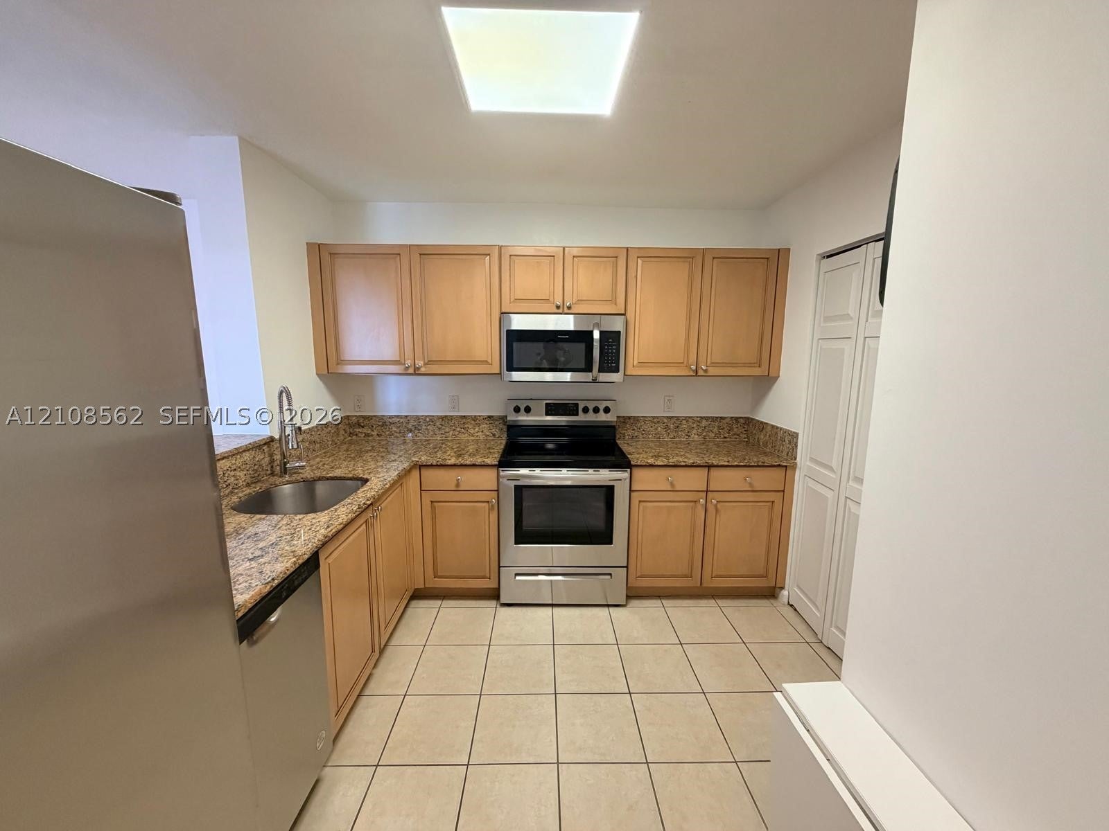 529 E Sheridan St 305