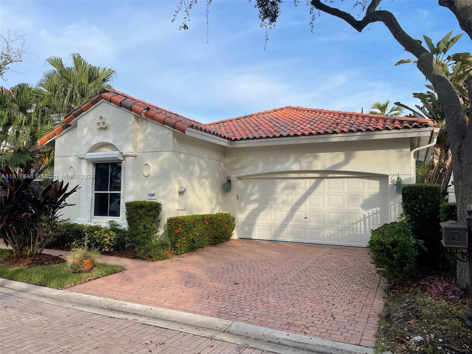 3 bedrooms 2 bathrooms pool home located on the quiet street in gated community of Harbor Islands. Very well-kept house offers oversized patio and private pool, two car garage. Tenant is responsible for FPL and utility services, internet is included.