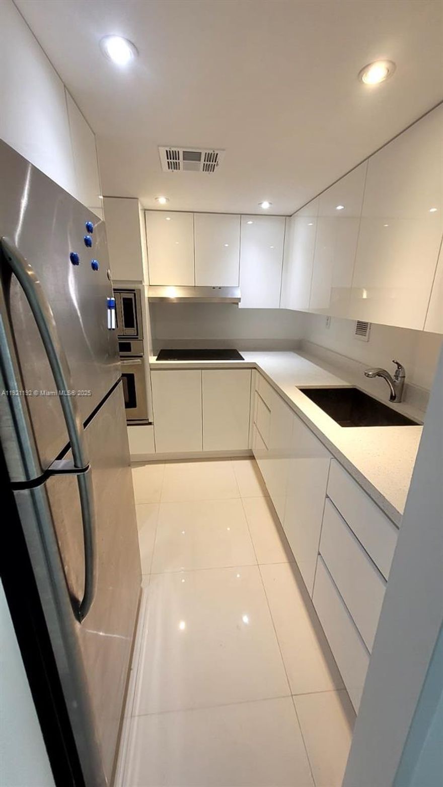 Spacious unit in convenient location near highways and shopping, recently upgraded kitchen.