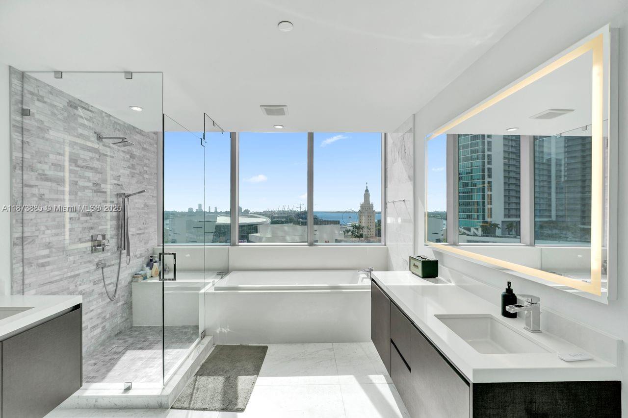 PARAMOUNT MIAMI WORLDCENT - Residential