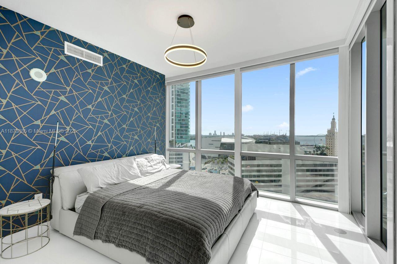 PARAMOUNT MIAMI WORLDCENT - Residential
