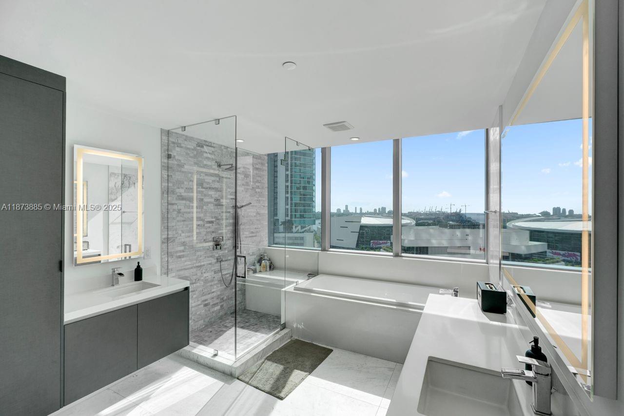 PARAMOUNT MIAMI WORLDCENT - Residential