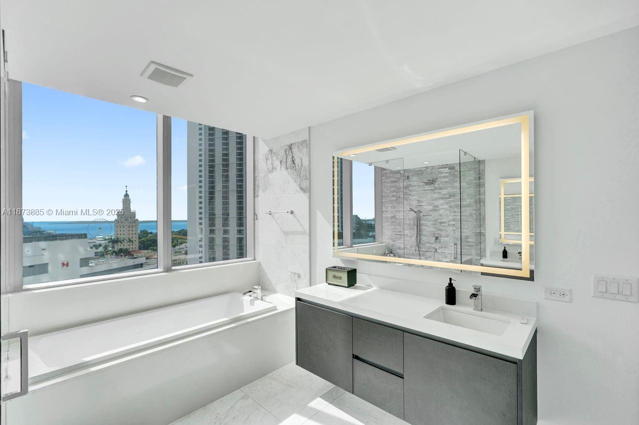 PARAMOUNT MIAMI WORLDCENT - Residential