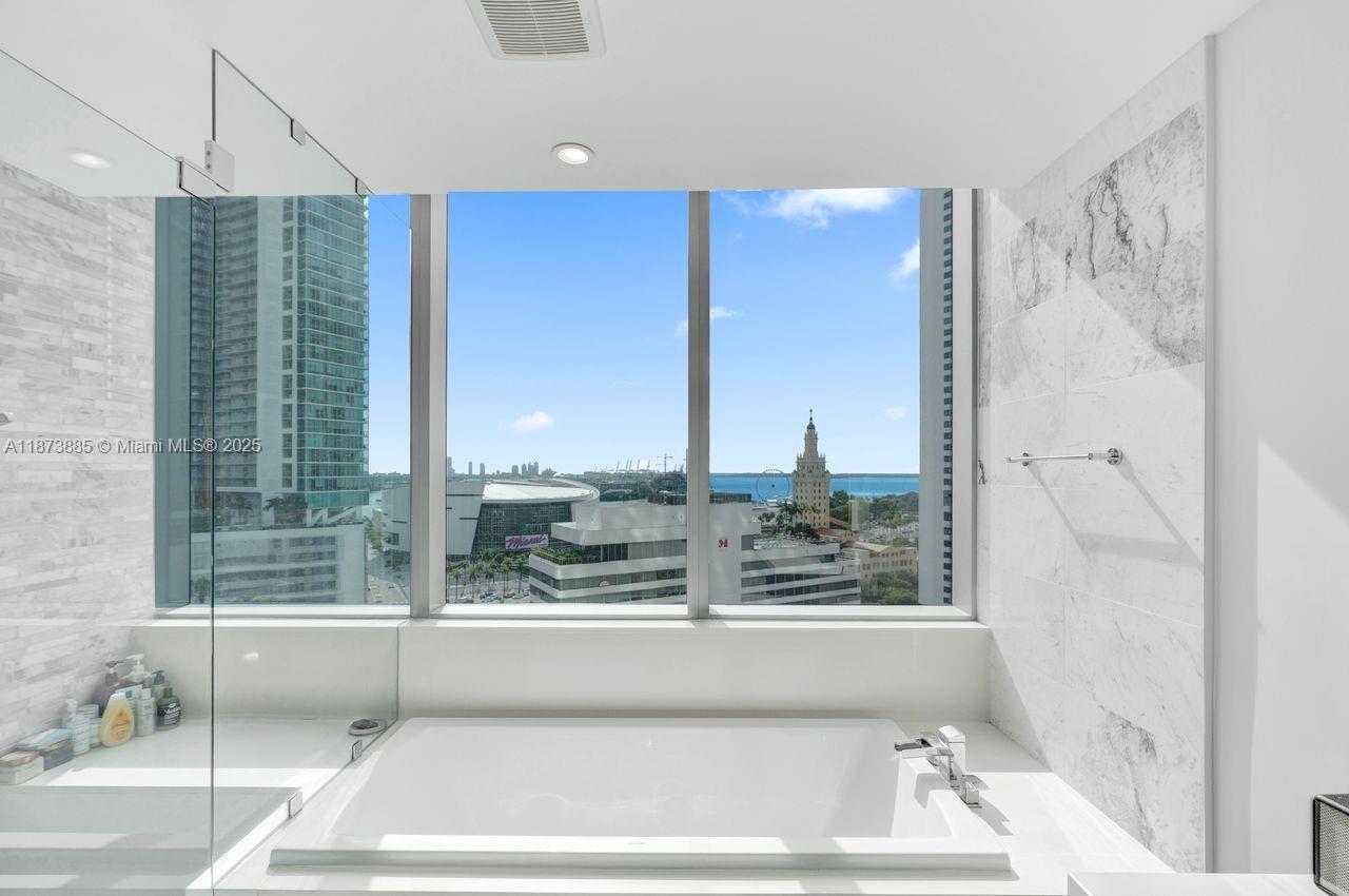 PARAMOUNT MIAMI WORLDCENT - Residential