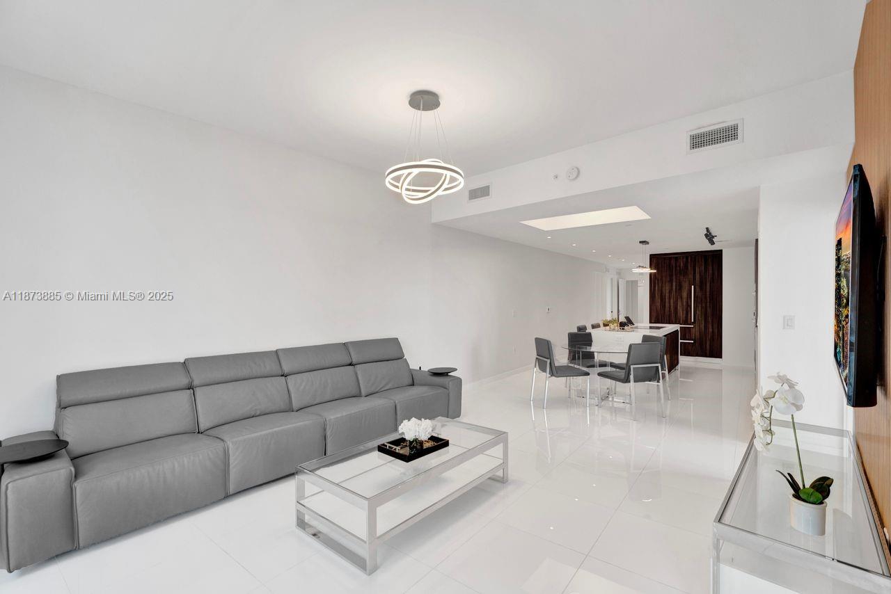 PARAMOUNT MIAMI WORLDCENT - Residential