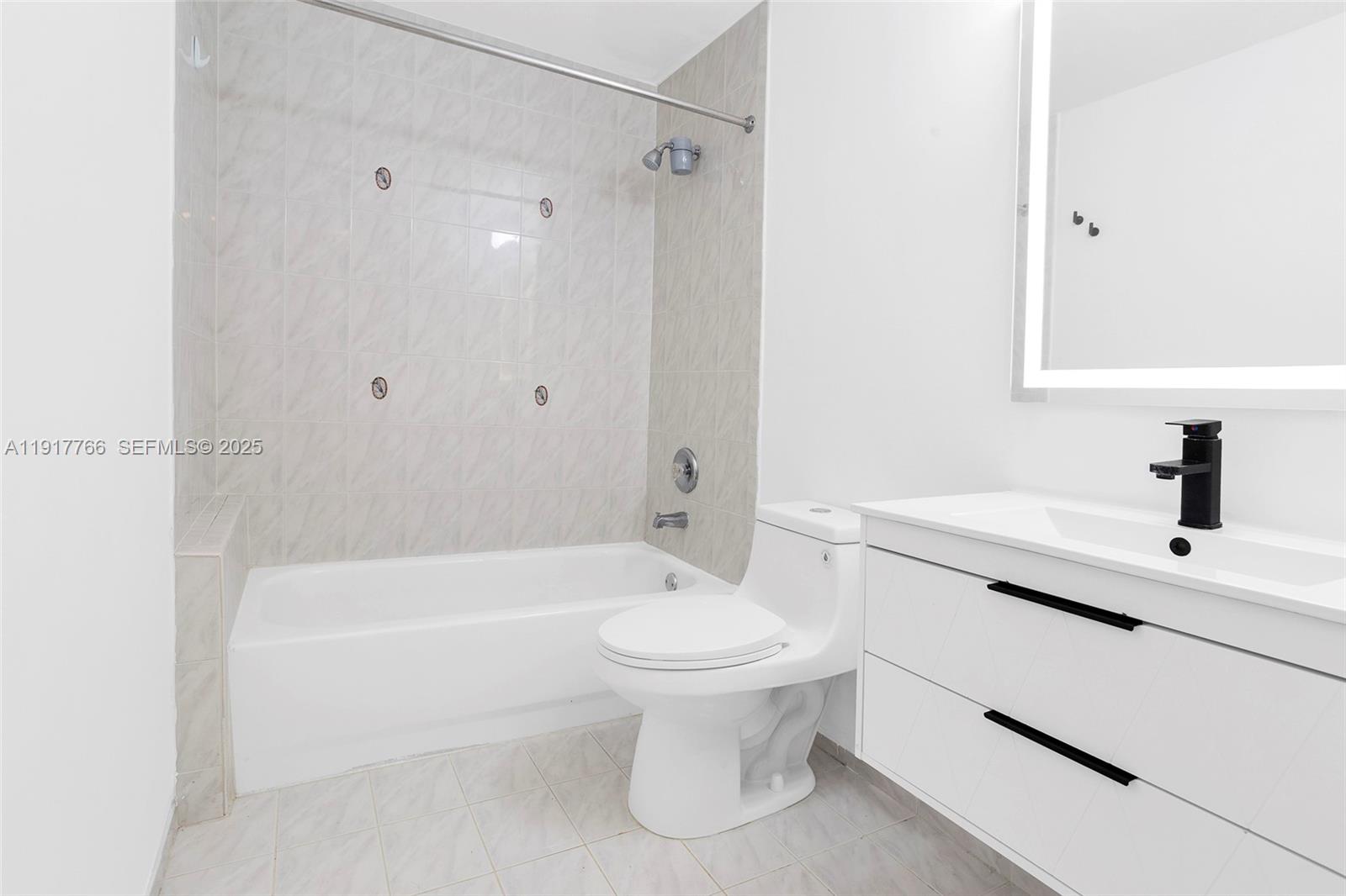 THE COURTS AT DORAL ISLES - Residential Lease