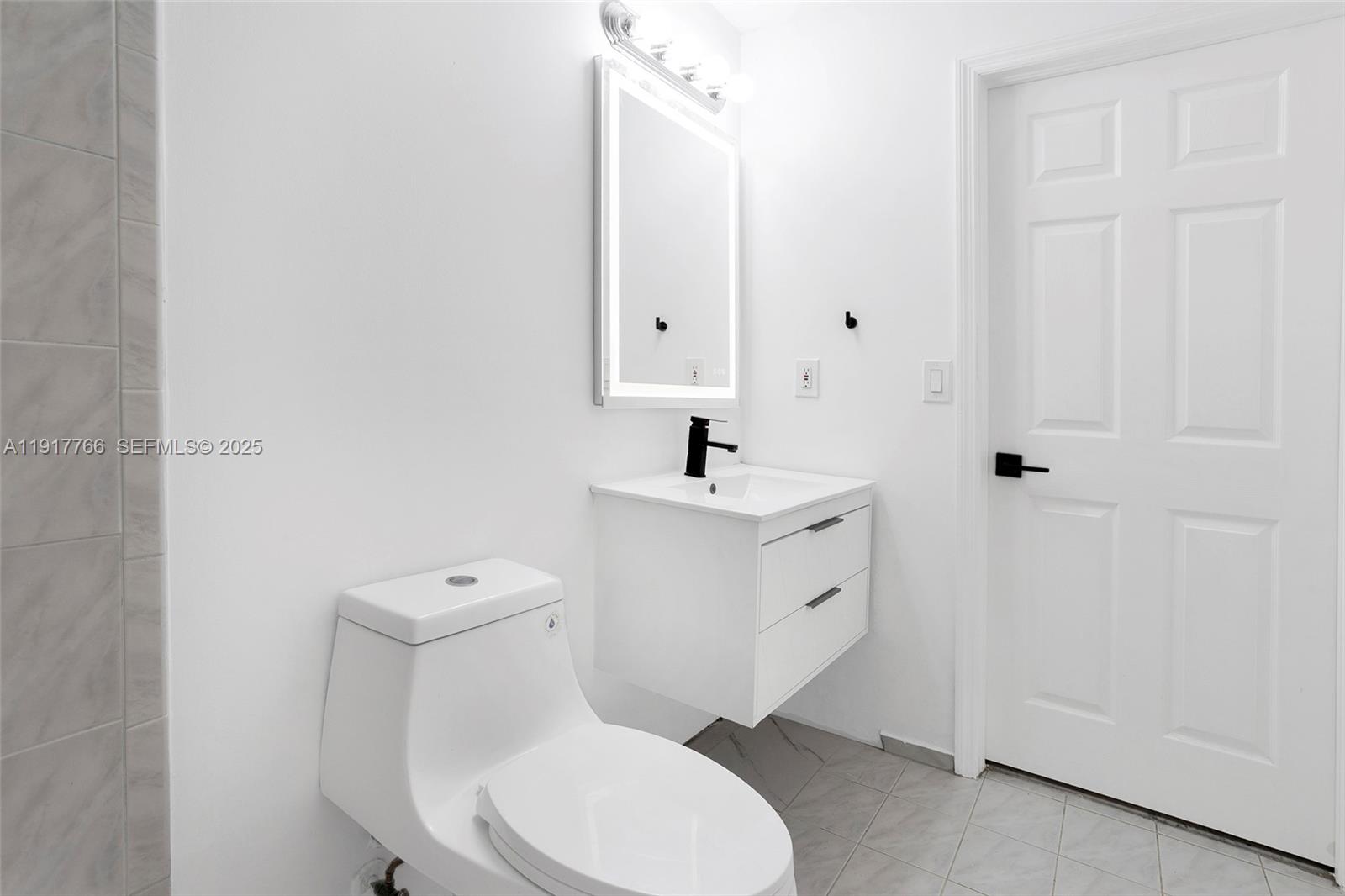 THE COURTS AT DORAL ISLES - Residential Lease